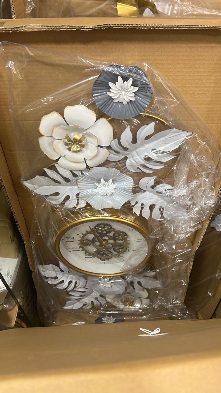 Decorative Metal Wall Clock with Floral and Leaf Design
