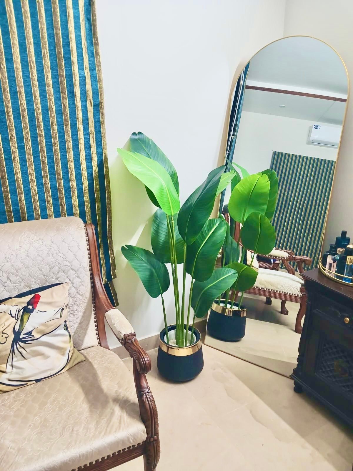 Banana 4.5 feet with golden rim plastic pot