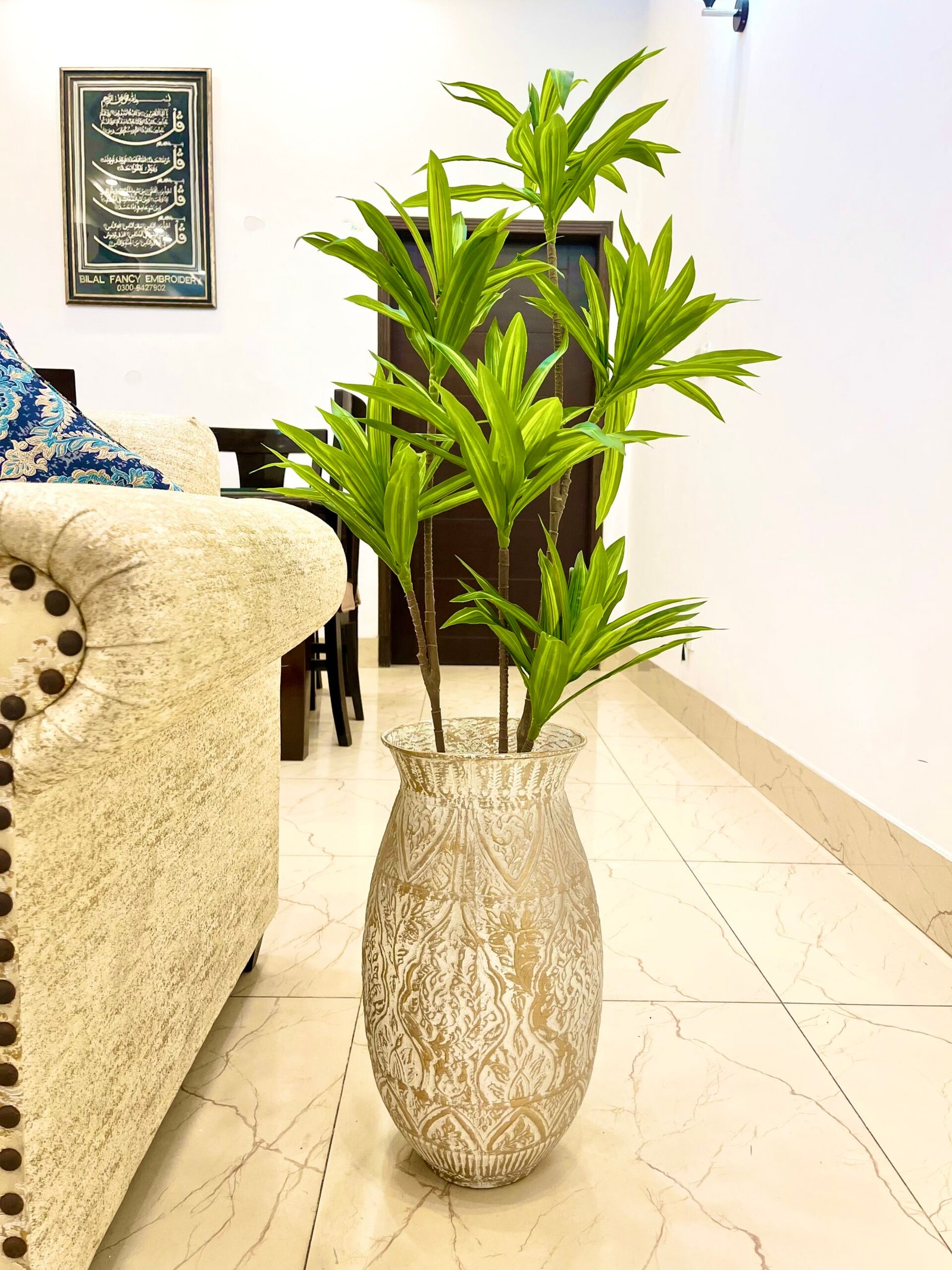 Artificial dracaena with fiber planter