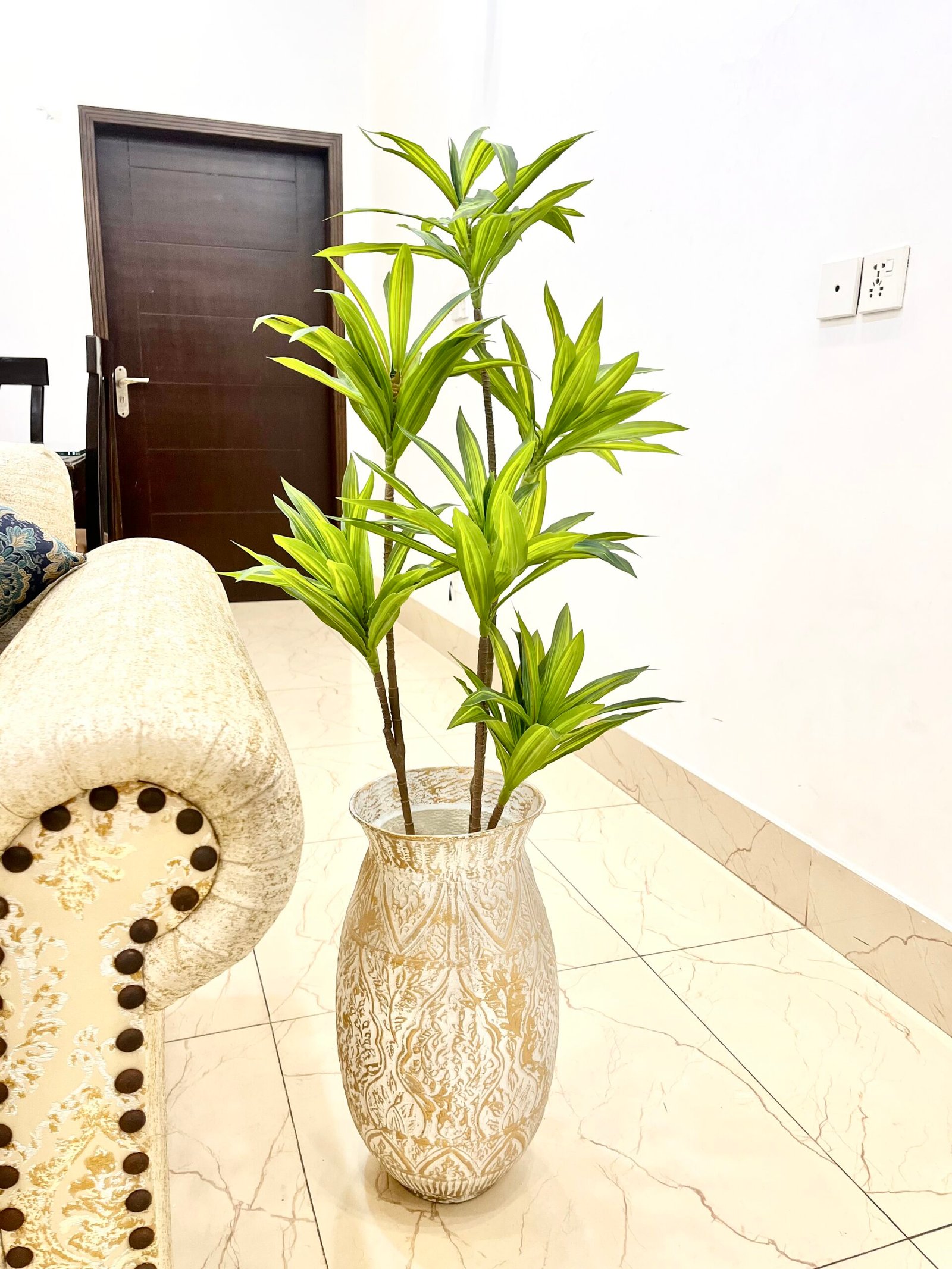 Artificial dracaena with fiber planter - Image 4